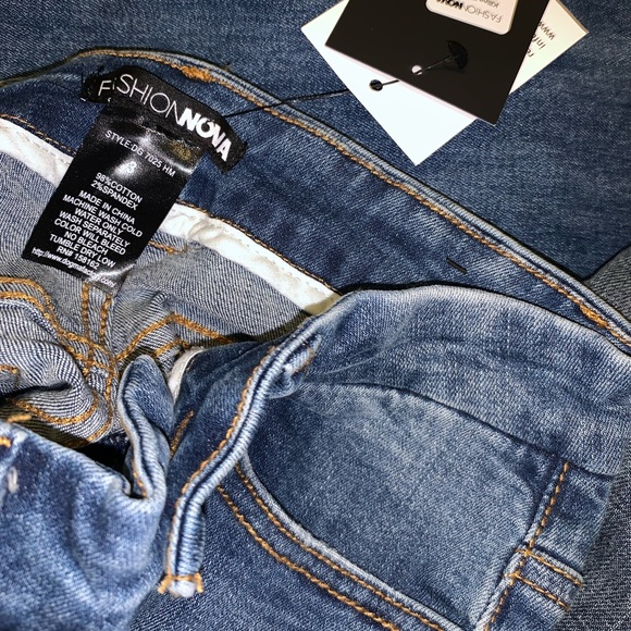 Fashion Nova women’s jeans size - 03 - Picture 3 of 4